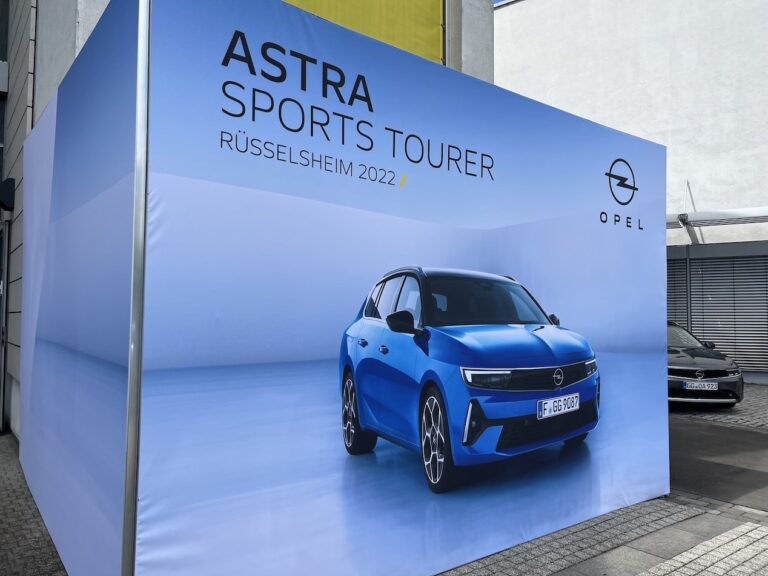 Opel Astra Sports Tourer: immagini ufficiali