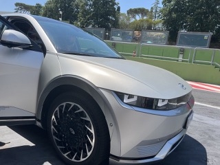 Hyundai Ioniq 5: le immagini della prova con Kevin Ceccon