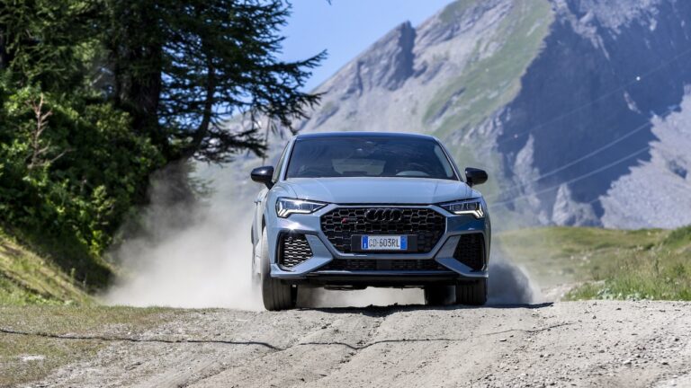 Audi Q3 RS VS Mercedes GLA 45 S AMG: le immagini