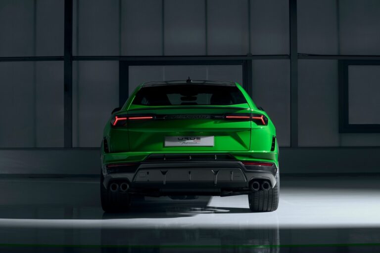 Lamborghini Urus Performante: immagini ufficiali