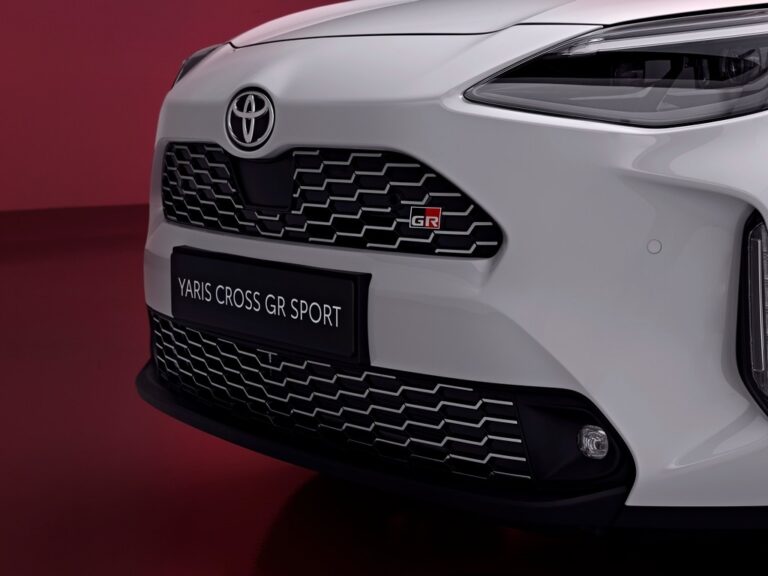 Toyota Yaris Cross GR Sport: le immagini