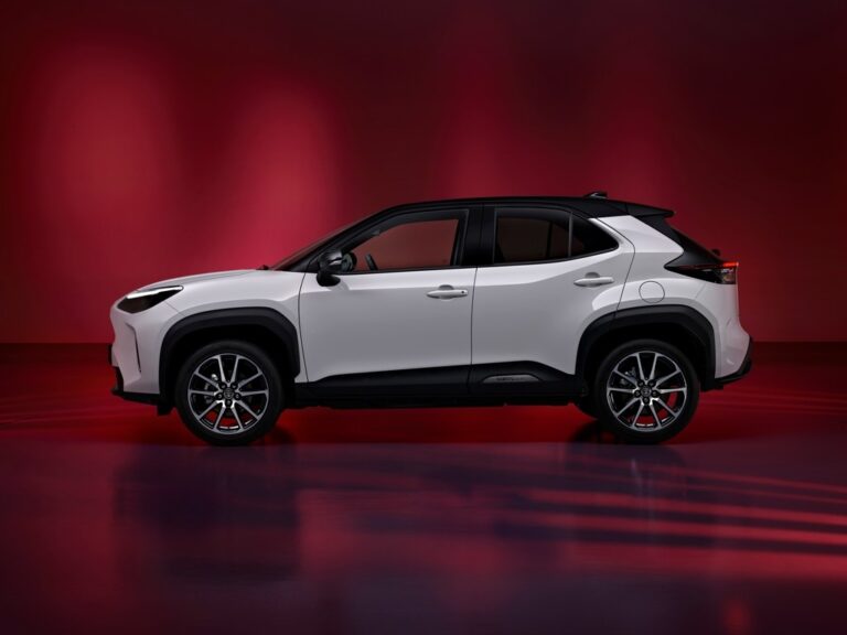 Toyota Yaris Cross GR Sport: le immagini