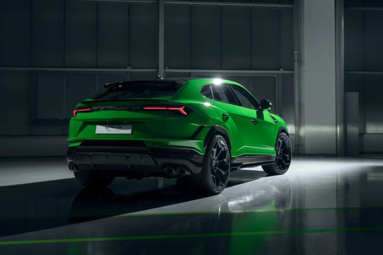 Lamborghini Urus Performante: immagini ufficiali
