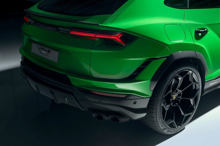 Lamborghini Urus Performante: immagini ufficiali