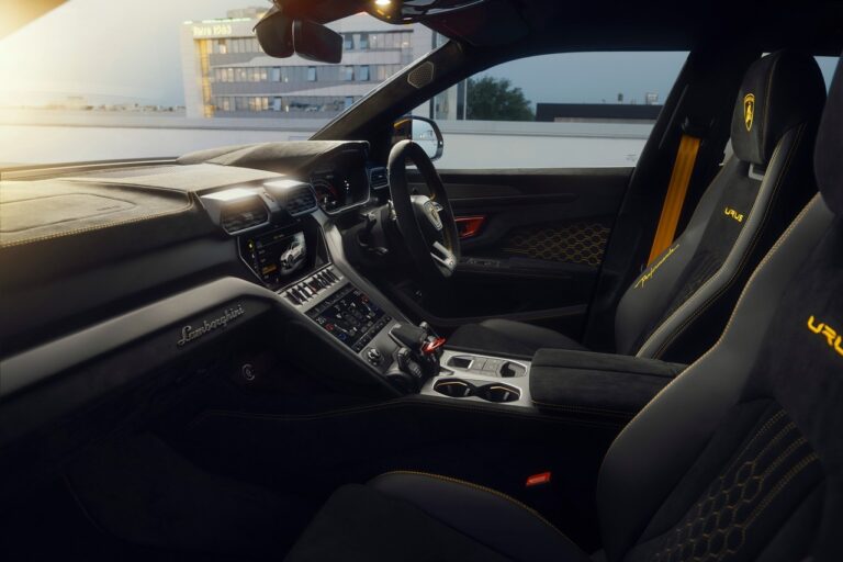 Lamborghini Urus Performante: immagini ufficiali