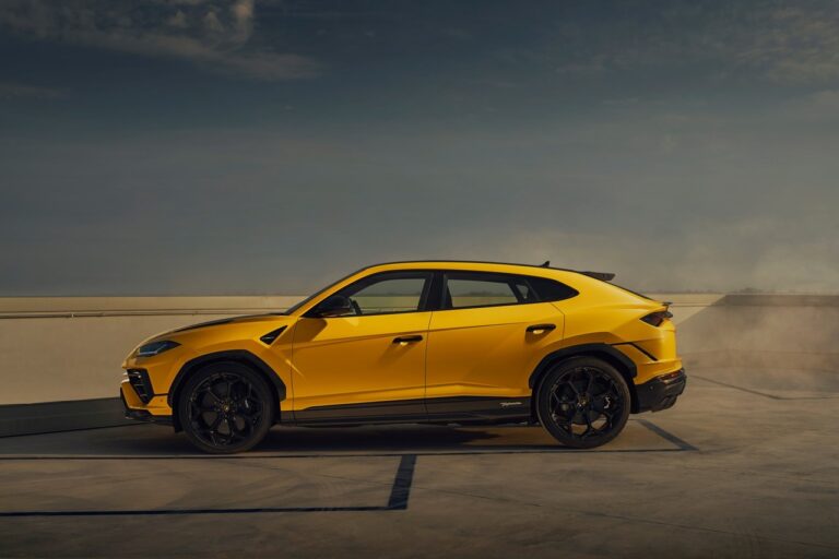 Lamborghini Urus Performante: immagini ufficiali