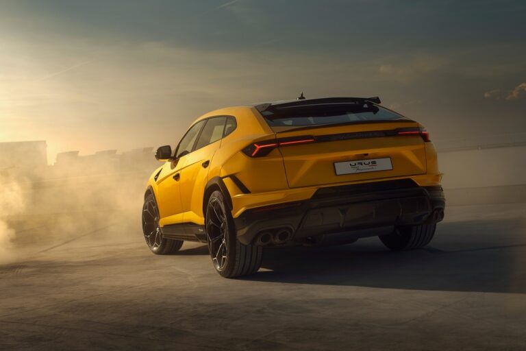 Lamborghini Urus Performante: immagini ufficiali