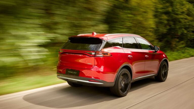BYD Tang: le immagini