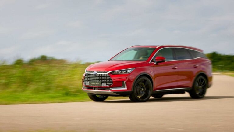BYD Tang: le immagini