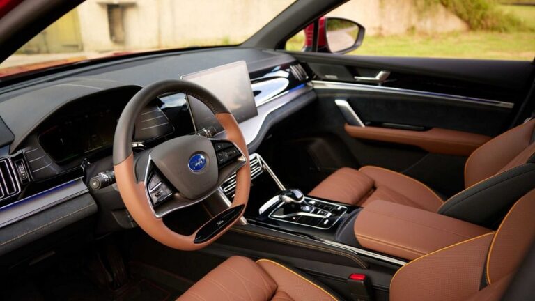 BYD Tang: le immagini