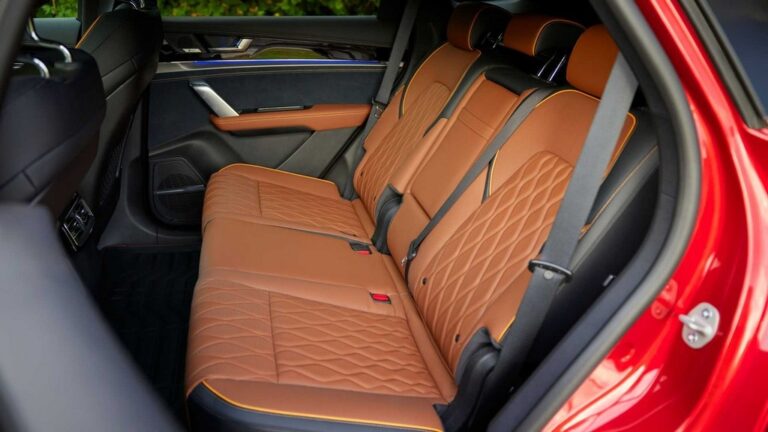 BYD Tang: le immagini
