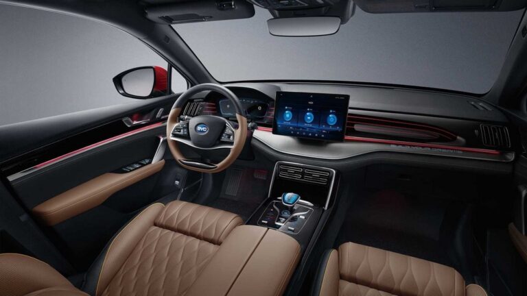 BYD Tang: le immagini