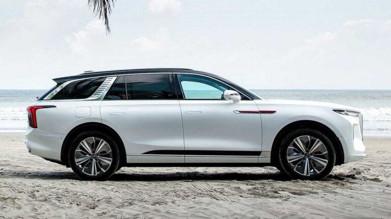 Hongqi E-HS9: le immagini