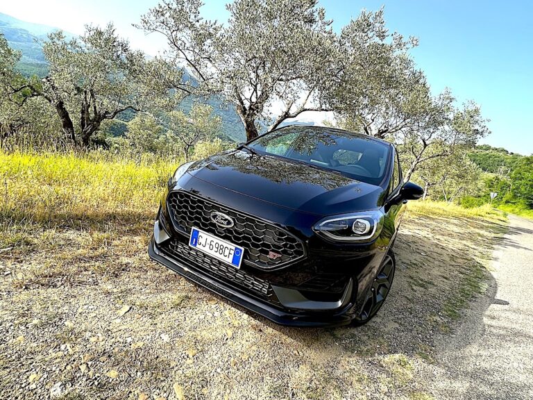Ford Fiesta ST 2022: le immagini