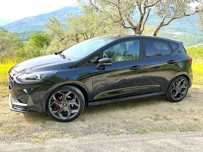 Ford Fiesta ST 2022: le immagini
