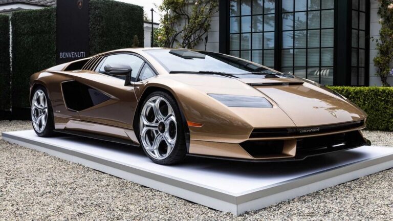 Lamborghini Countach LPI 800-4 a Monterey