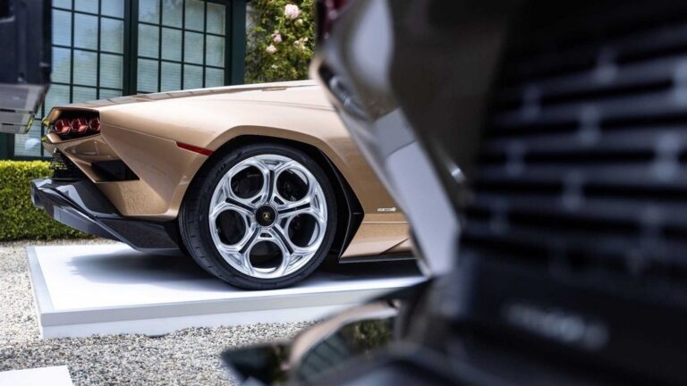 Lamborghini Countach LPI 800-4 a Monterey