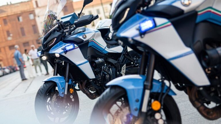 Yamaha Tracer 9 della Polizia di Stato