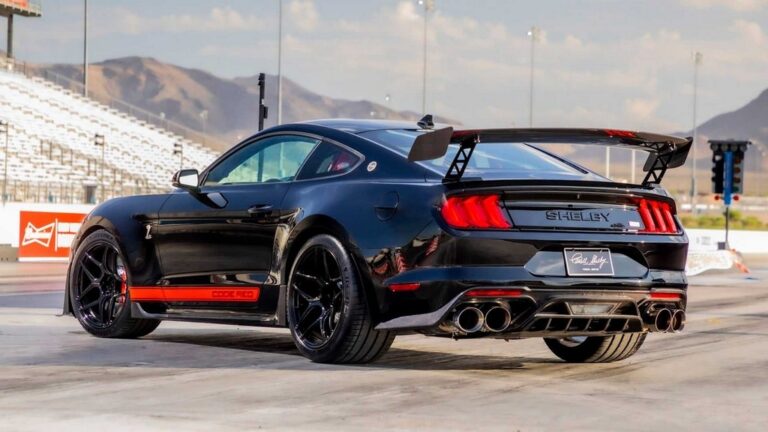 Shelby GT500 Code Red Edition: le immagini