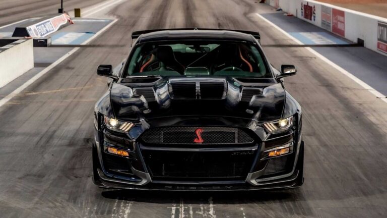 Shelby GT500 Code Red Edition: le immagini