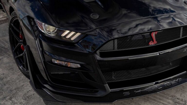 Shelby GT500 Code Red Edition: le immagini