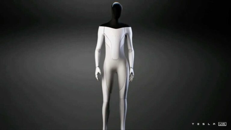 Tesla: le immagini ufficiali del robot androide Optimus