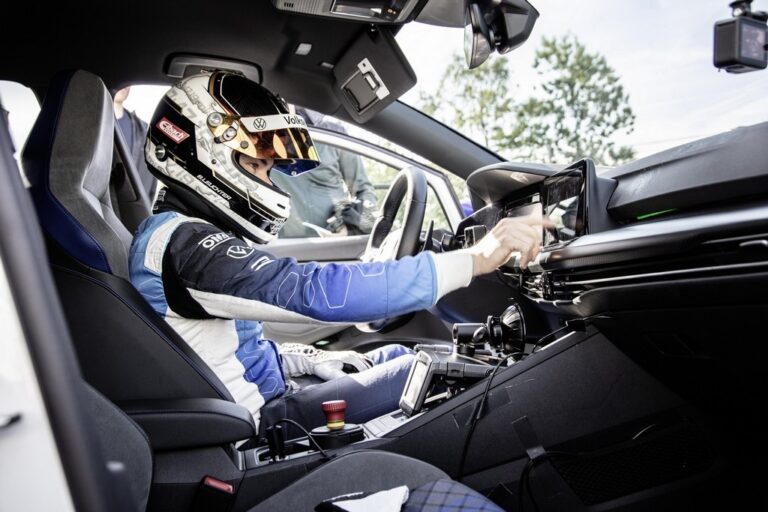 Volkswagen Golf R 