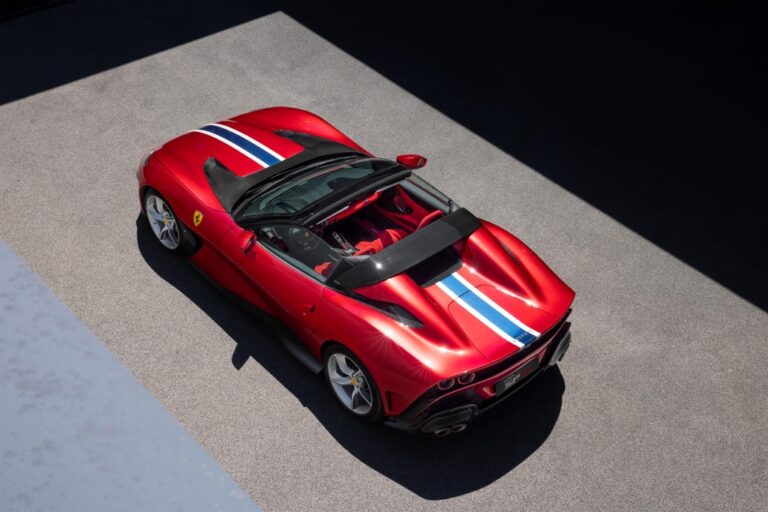 Ferrari SP51: le immagini