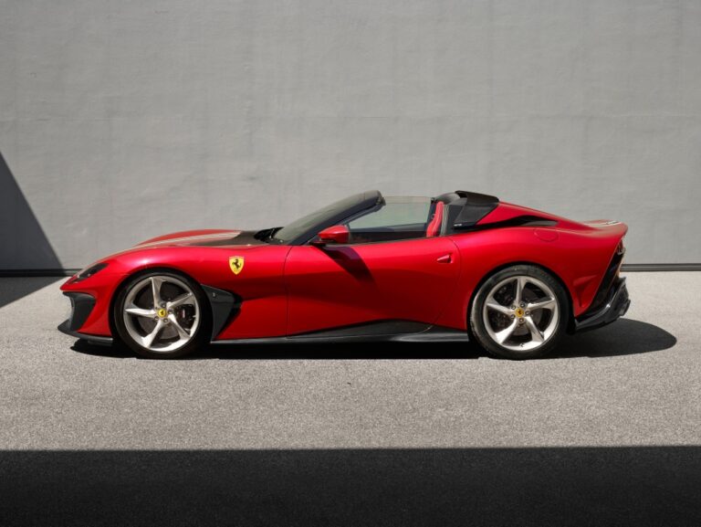 Ferrari SP51: le immagini