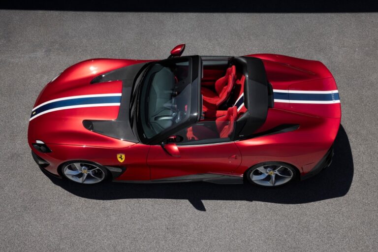 Ferrari SP51: le immagini