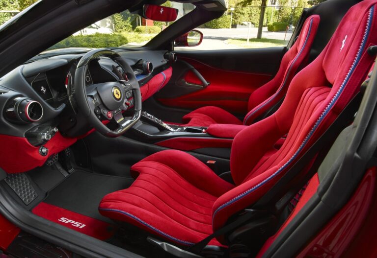 Ferrari SP51: le immagini