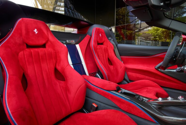 Ferrari SP51: le immagini