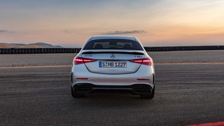 Mercedes C 63 AMG E Performance: le immagini ufficiali