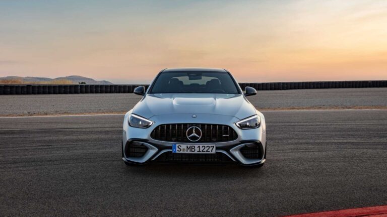 Mercedes C 63 AMG E Performance: le immagini ufficiali