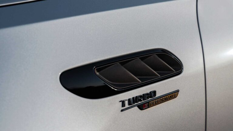 Mercedes C 63 AMG E Performance: le immagini ufficiali