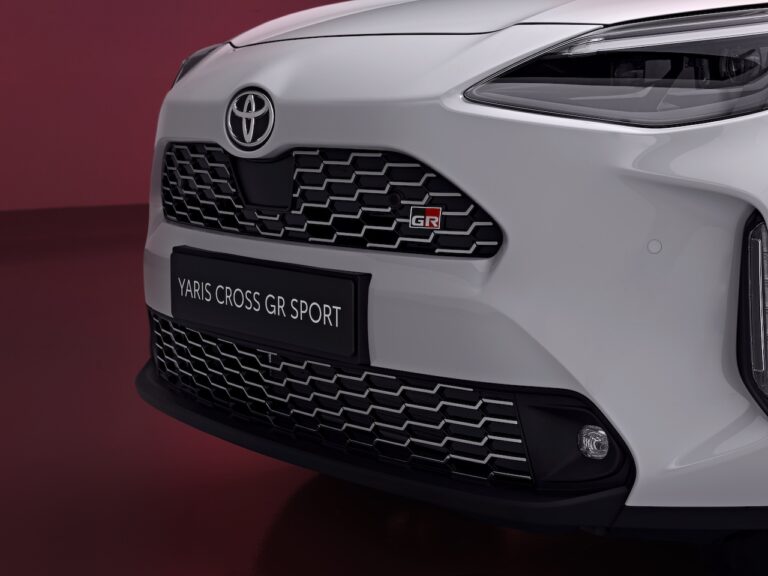 Toyota Yaris Cross GR Sport: le immagini ufficiali