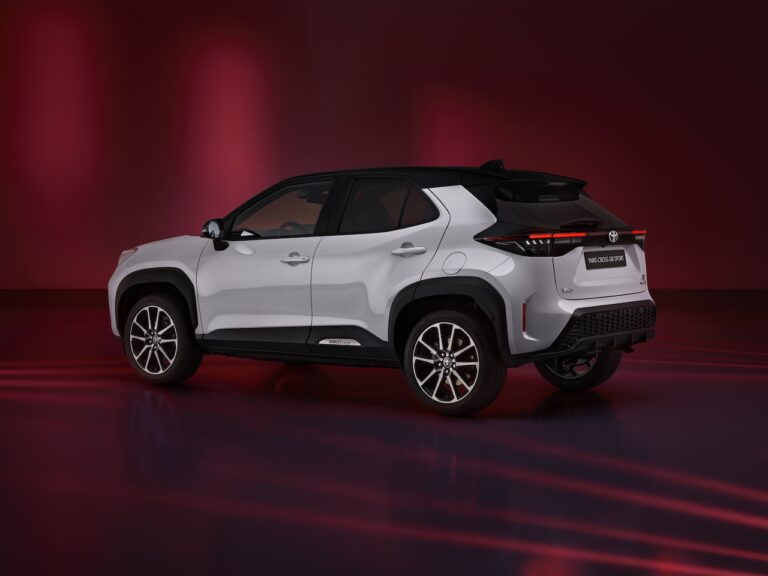 Toyota Yaris Cross GR Sport: le immagini ufficiali