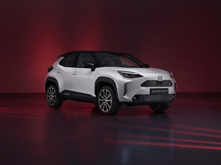 Toyota Yaris Cross GR Sport: le immagini ufficiali