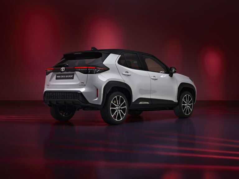 Toyota Yaris Cross GR Sport: le immagini ufficiali