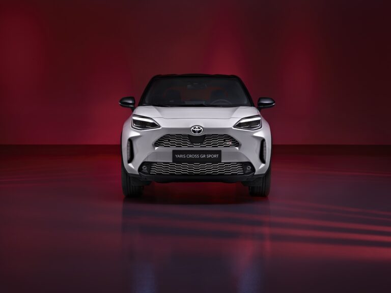 Toyota Yaris Cross GR Sport: le immagini ufficiali