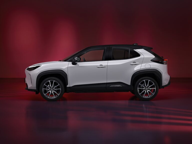 Toyota Yaris Cross GR Sport: le immagini ufficiali