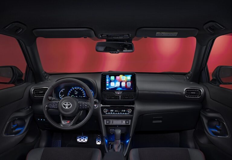 Toyota Yaris Cross GR Sport: le immagini ufficiali