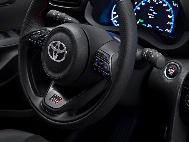 Toyota Yaris Cross GR Sport: le immagini ufficiali