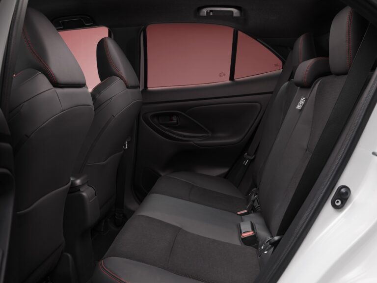 Toyota Yaris Cross GR Sport: le immagini ufficiali
