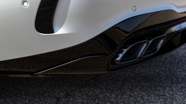 Mercedes C 63 AMG E Performance: le immagini ufficiali