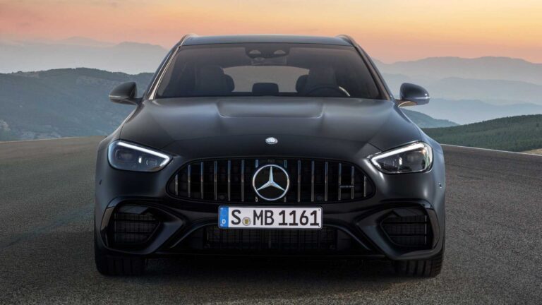 Mercedes C 63 AMG E Performance: le immagini ufficiali