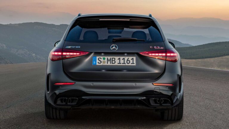 Mercedes C 63 AMG E Performance: le immagini ufficiali