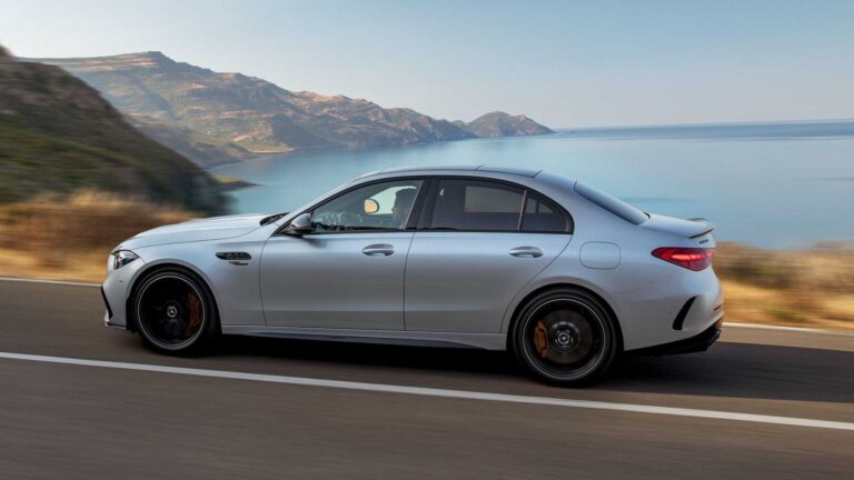 Mercedes C 63 AMG E Performance: le immagini ufficiali