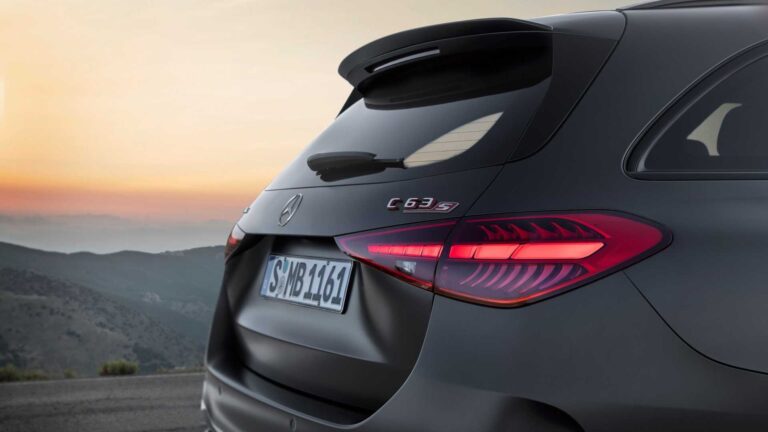 Mercedes C 63 AMG E Performance: le immagini ufficiali