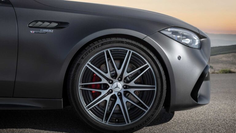 Mercedes C 63 AMG E Performance: le immagini ufficiali